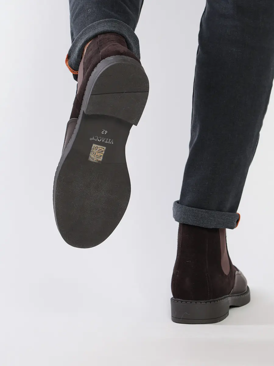 Ботинки-челси коричневого цвета на низком каблуке